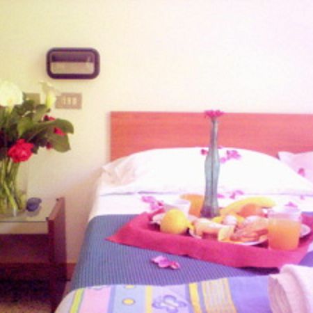 Hotel Criss Rimini Bagian luar foto