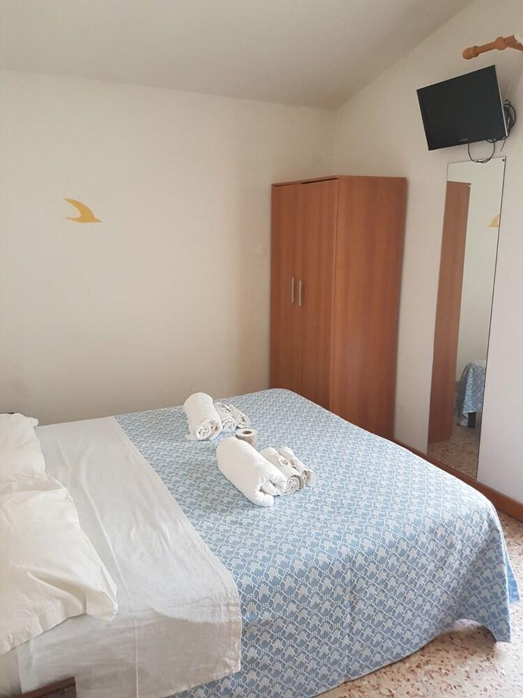 Hotel Criss Rimini Bagian luar foto